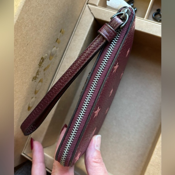 Authentic COACH Leather glitter stars wristlet and 2 charms set in box 🎁 - Picture 4 of 9